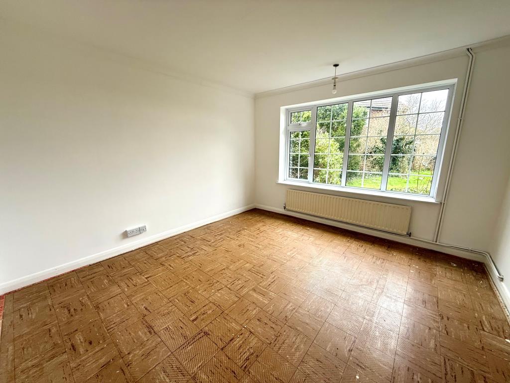 Lot: 155 - DETACHED CHALET BUNGALOW FOR IMPROVEMENT - Bedroom one